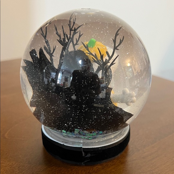 SNOOPY Pumpkin Snow Globe - Picture 7 of 13